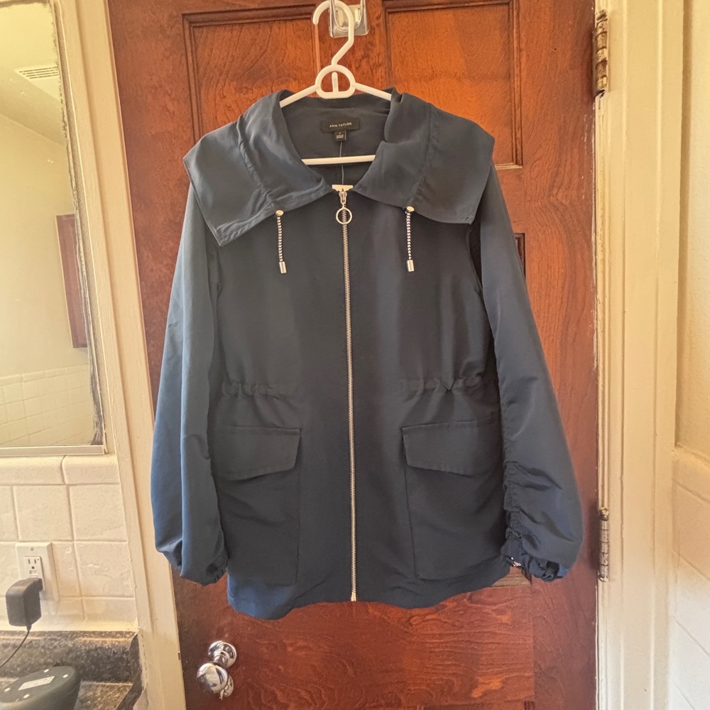 NWT Ann Taylor Women’s Waterproof, Cinched Anorak Teal Blue Raincoat CLASSY!!! - Picture 8 of 15
